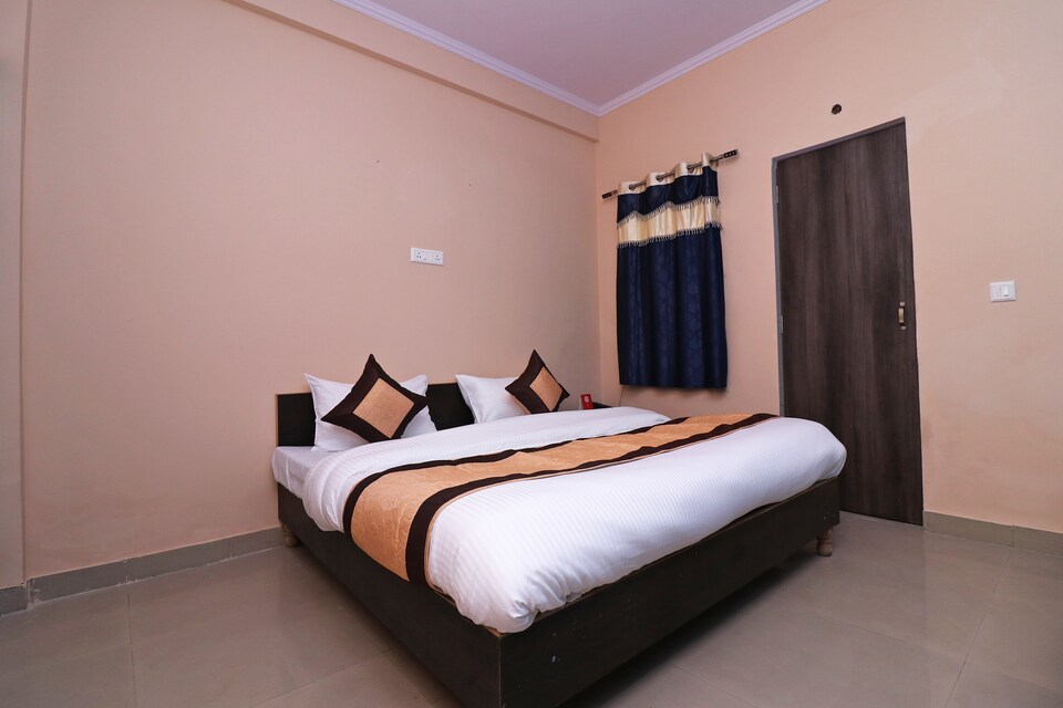 OYO Flagship Prem Hotel, Indirapuram Ghaziabad, Ghaziabad