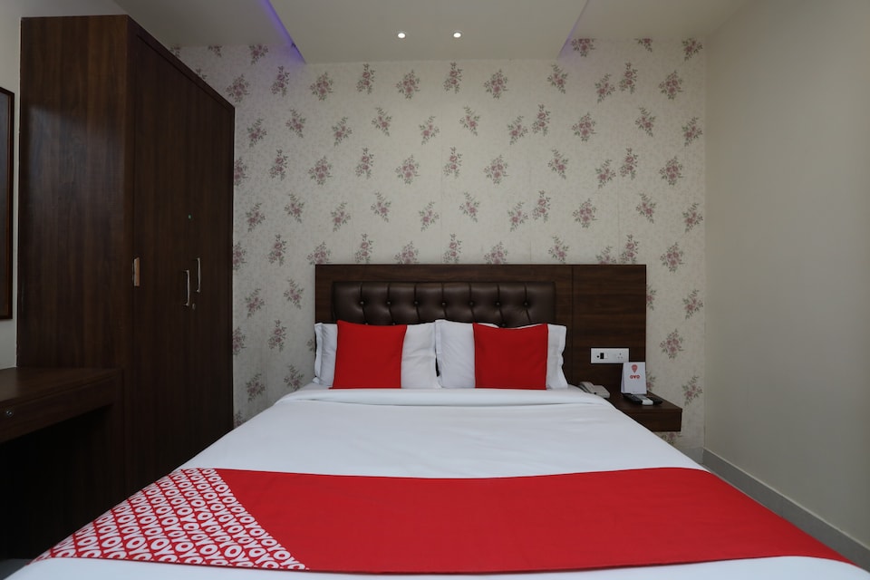 OYO 18633 Blue Triangle Family Hostel, Connaught Place Delhi, Delhi