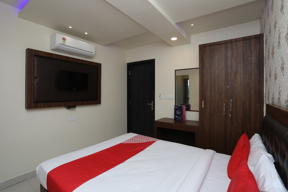 OYO 18633 Blue Triangle Family Hostel, Connaught Place Delhi, Delhi