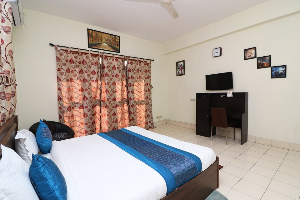 OYO 18637 मिलेनियम गेस्ट हाउस, Salt Lake Kolkata, कोलकाता