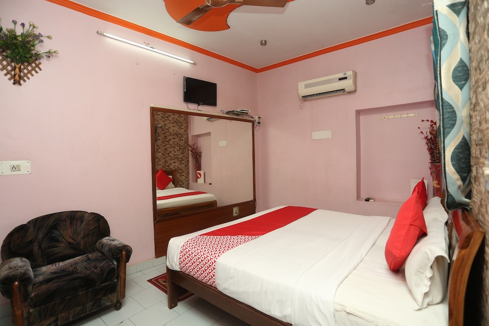 OYO 18641 Hotel Rashmi, Shilpgram, Agra