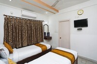 OYO Harry Inn Near Acropolis Mall