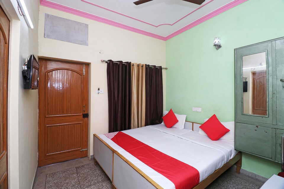 OYO 18682 Hotel Roshan, Godowlia, Varanasi
