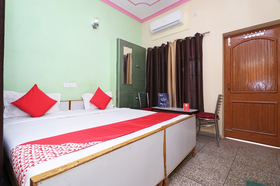 OYO 18682 Hotel Roshan, Godowlia, Varanasi