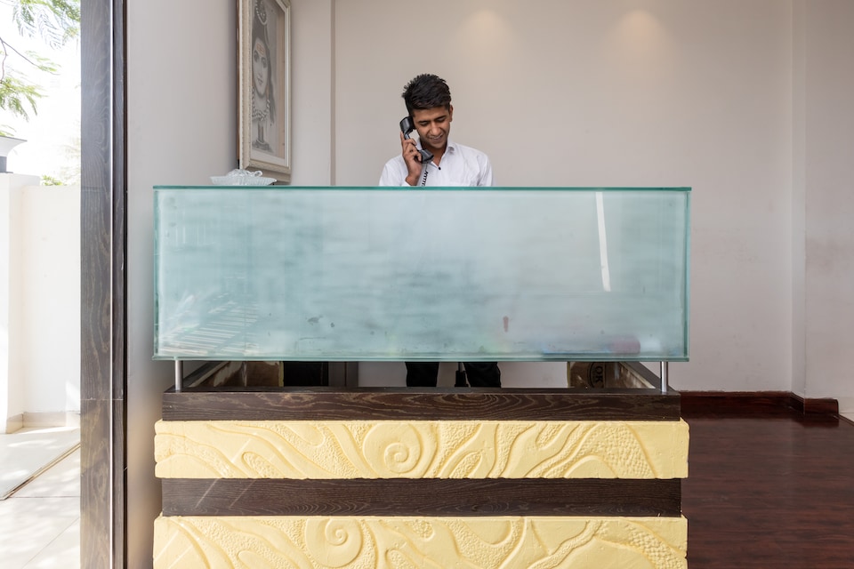 OYO 18692 Jmc Star Inn, Bombay Hospital, Indore