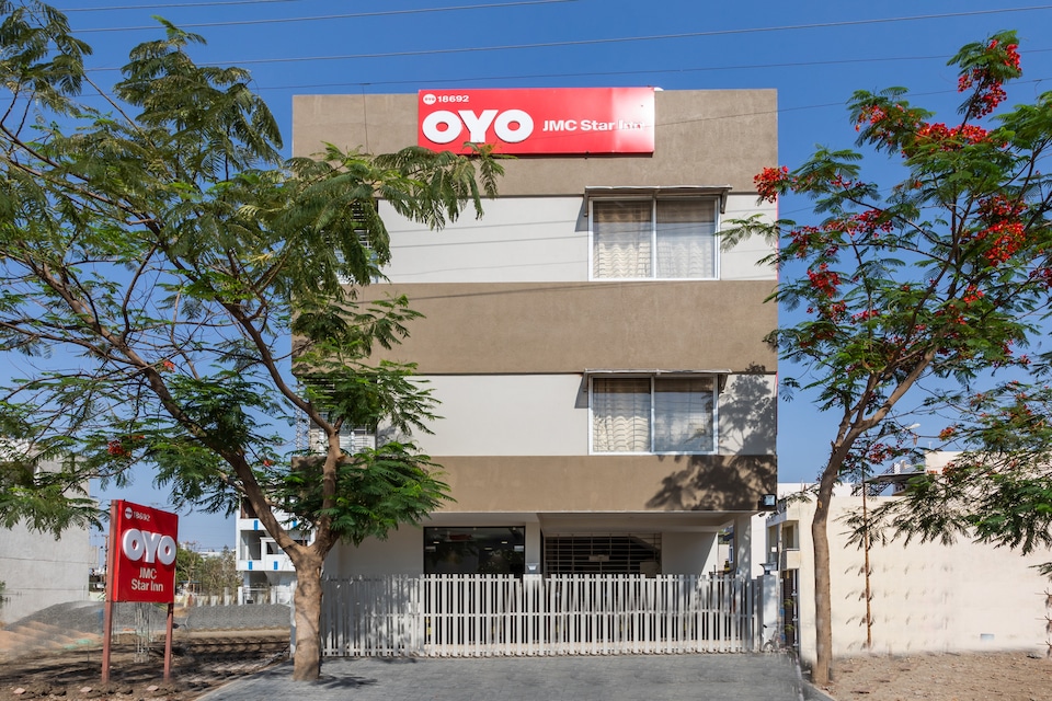 OYO 18692 Jmc Star Inn, Bombay Hospital, Indore