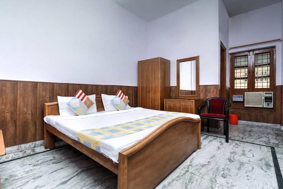 OYO Home 18697 Cosy Stay, Dehradun Railway Station, Dehradun