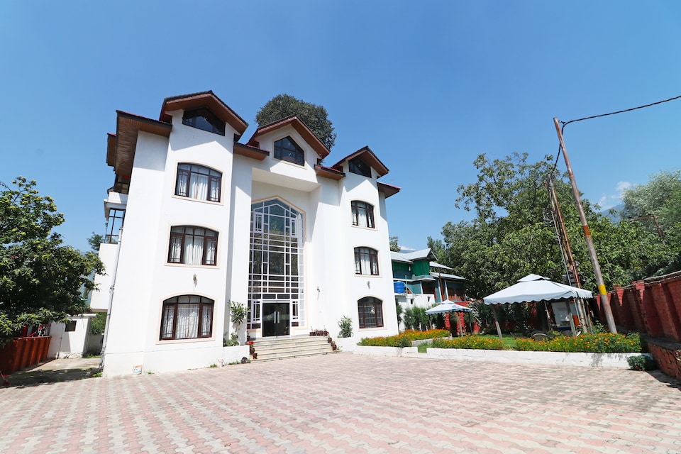 Collection O 18724 Hotel Golden Bees, Nishat Srinagar, Srinagar