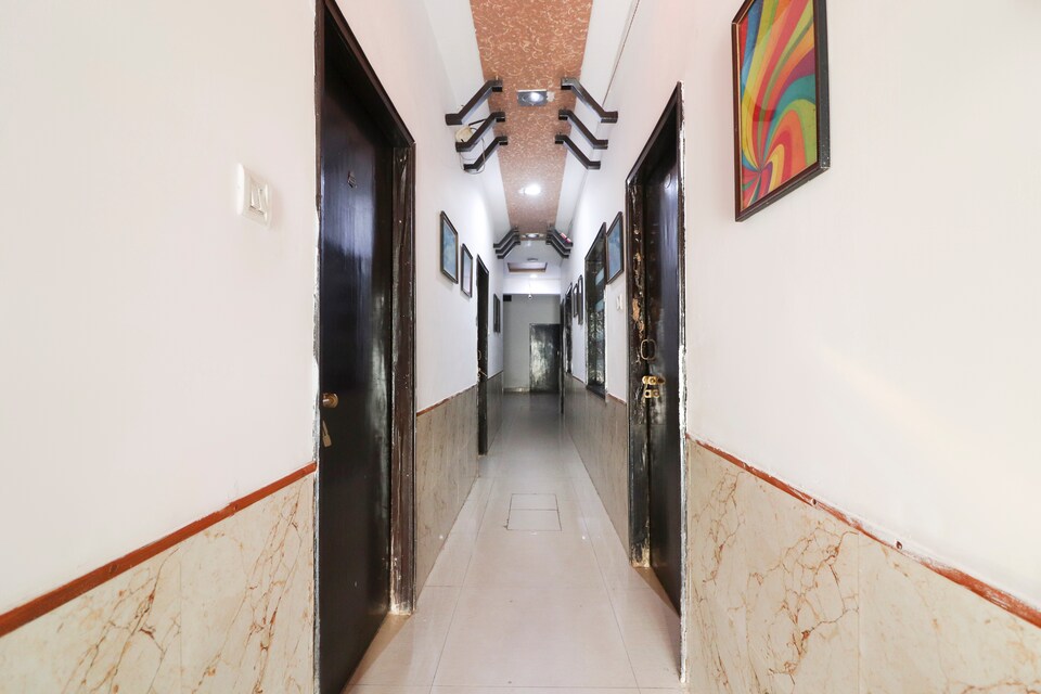 SPOT ON 18746 Hotel Kabir, Fatehabad Road, Agra