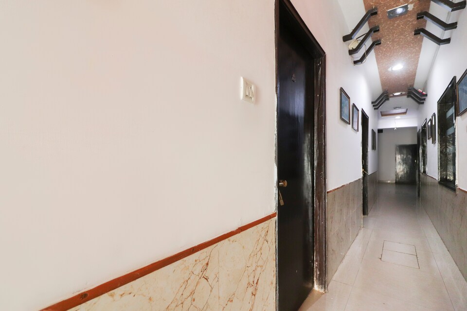 SPOT ON 18746 Hotel Kabir, Fatehabad Road, Agra