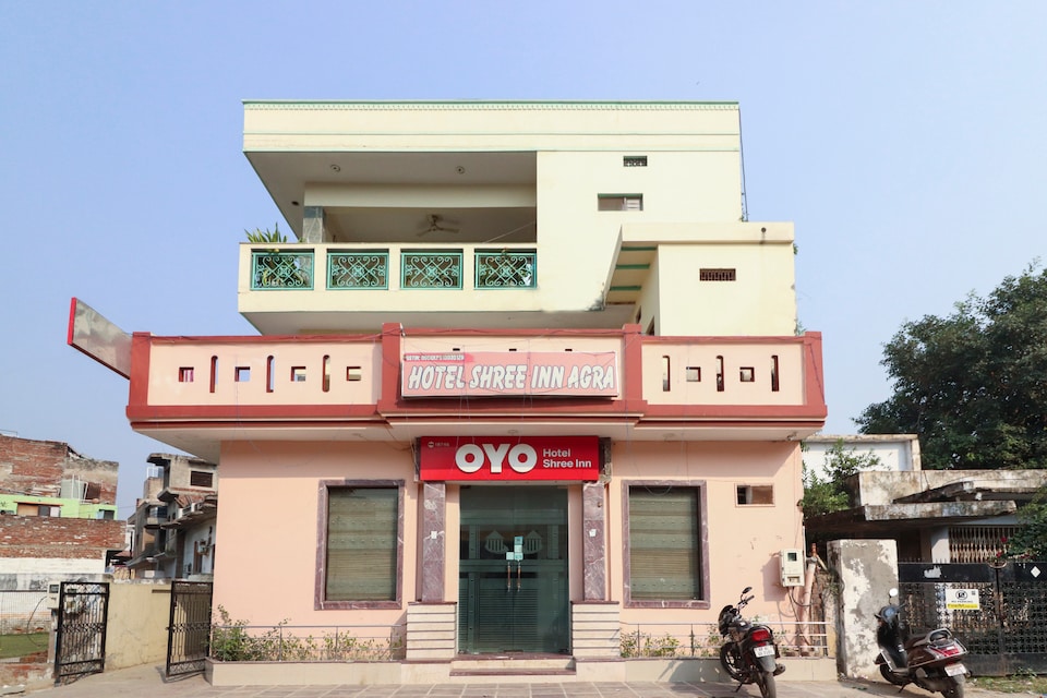 SPOT ON 18746 Hotel Kabir, Fatehabad Road, Agra