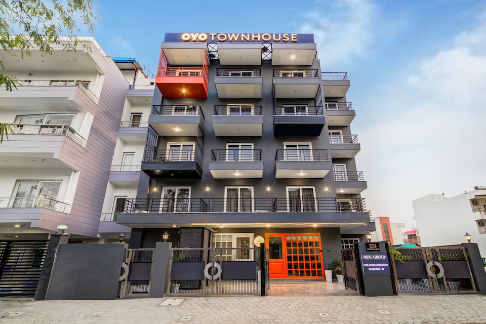 OYO Townhouse 101 Golf Course Road, Golf Course Road, Gurgaon