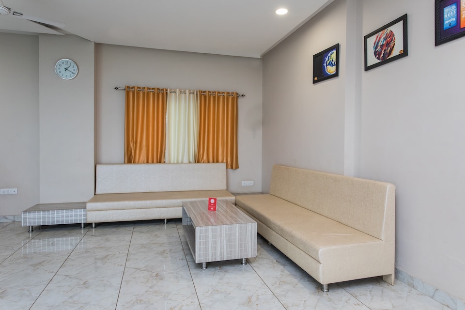 OYO 18757 Nakshatra Inn, Freeganj, Ujjain