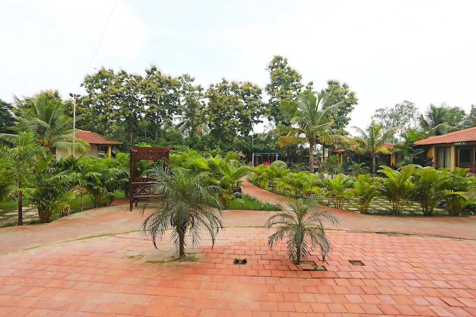 Capital O 18792 The Grand Neelam, Airport Road - Raipur, Raipur
