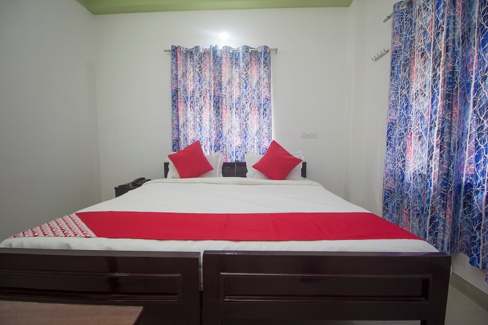 OYO 18811 Dream Mansion, Hong Kong Market Area Siliguri, Siliguri