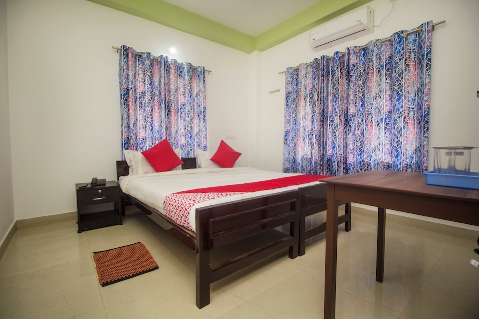 OYO 18811 Dream Mansion, Hong Kong Market Area Siliguri, Siliguri