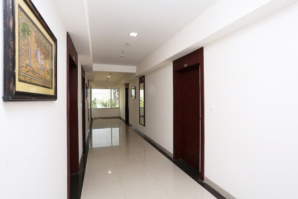 Capital O 18826 Hotel Emerald, Patia Bhubaneswar, Bhubaneswar