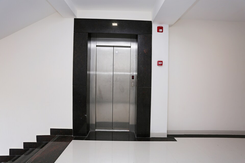 Capital O 18826 Hotel Emerald, Patia Bhubaneswar, Bhubaneswar