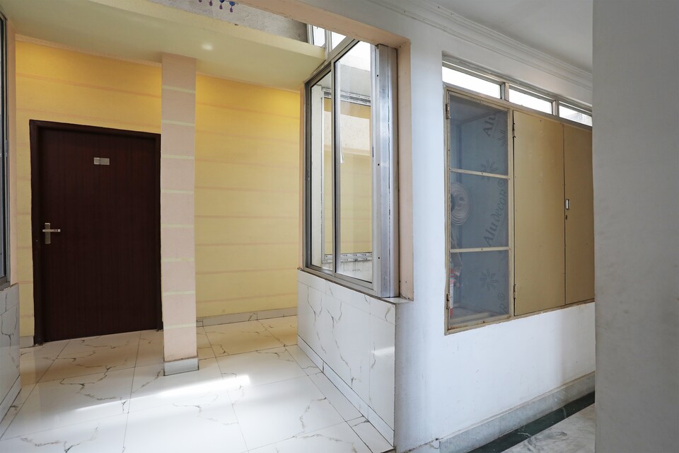 OYO 2911 The Pearl Hotel, VIP Road Kolkata, Kolkata