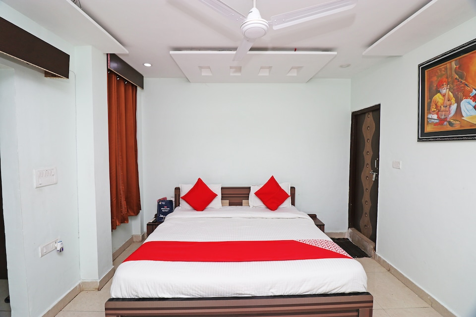 OYO Flagship 18847 Hotel Space Paradise Inn, Pratapgarh, Pratapgarh