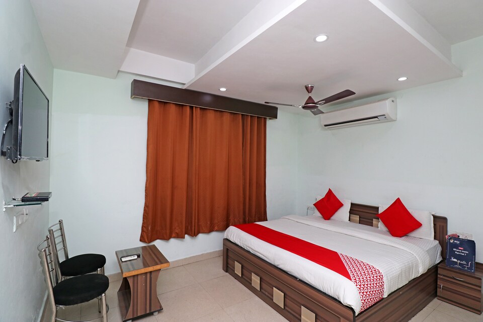 OYO Flagship 18847 Hotel Space Paradise Inn, Pratapgarh, Pratapgarh
