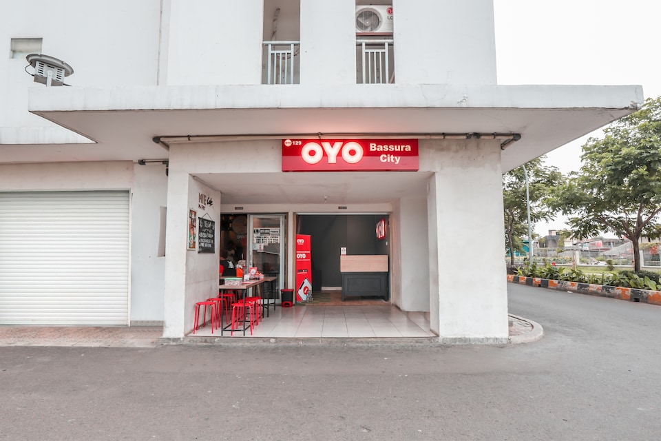OYO 129 Bassura City Apartment, Matraman, Jakarta