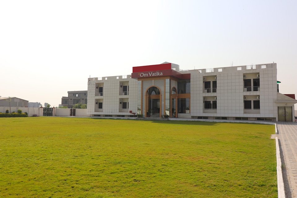 OYO 18894 Anand Luxury Villa, Gomti Nagar Lucknow, Lucknow