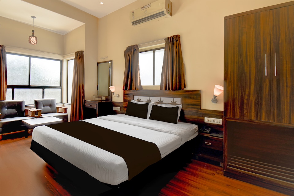 Super Townhouse Oak Sinhgad Road Crossway Formerly Popular Hotel, Katraj Khed Shivapur Pune, Pune