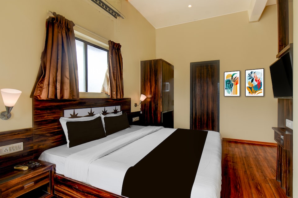 Super Townhouse Oak Sinhgad Road Crossway Formerly Popular Hotel, Katraj Khed Shivapur Pune, Pune