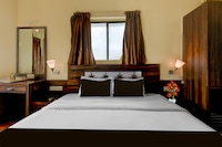 Super Townhouse Oak Sinhgad Road Crossway Formerly Popular Hotel