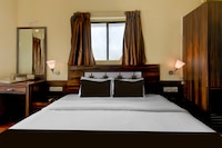 Super Townhouse Oak Sinhgad Road Crossway Formerly Popular Hotel