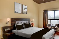 Super Townhouse Oak Sinhgad Road Crossway Formerly Popular Hotel