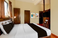 OYO 18912 Popular Hotel