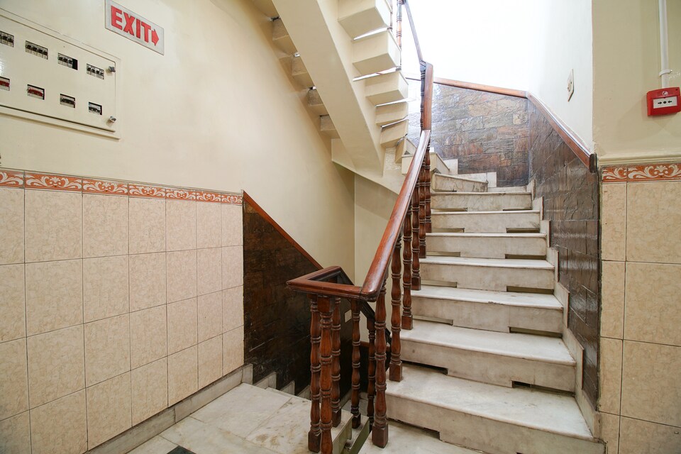 Live on DEL2705, Rajouri Garden Delhi, Delhi