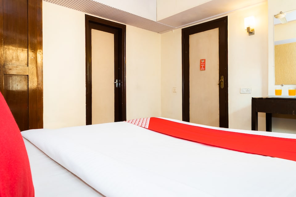 OYO 18928 Star Regency, Lonavala Market, Lonavala