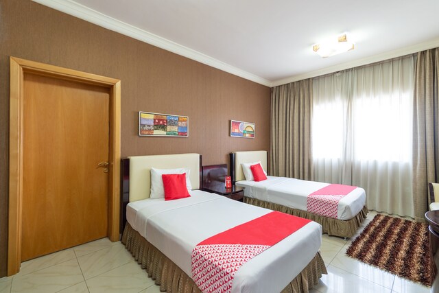 OYO 122 Crystal Plaza Hotel