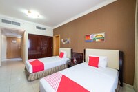 OYO 122 Crystal Plaza Hotel