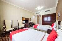 OYO 122 Crystal Plaza Hotel