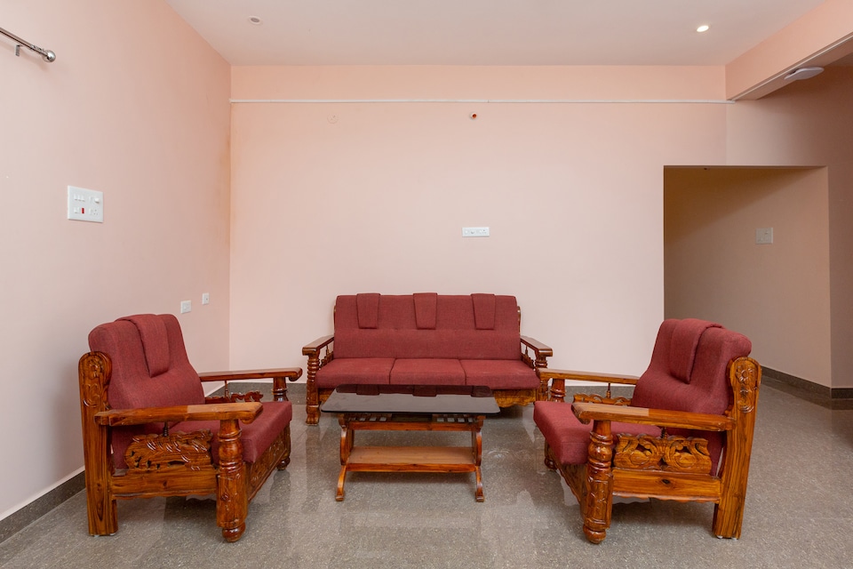 OYO Flagship 18952 Hotel Venisha Residency, Renigunta Road Tirupati, Tirupati