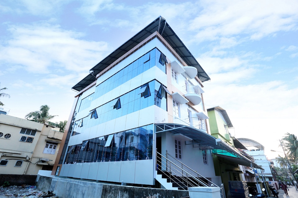 OYO 18959 Pin Point Inn, Railway Station South Kochi, Kochi