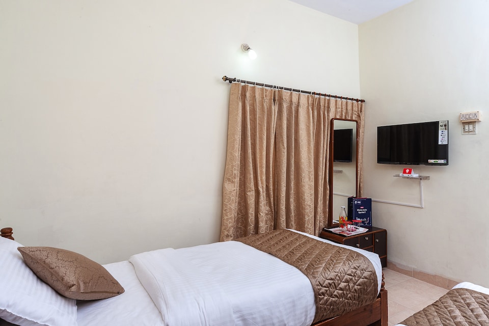 OYO Hotel 19010 Tower Residency, Anna Nagar Chennai, Chennai