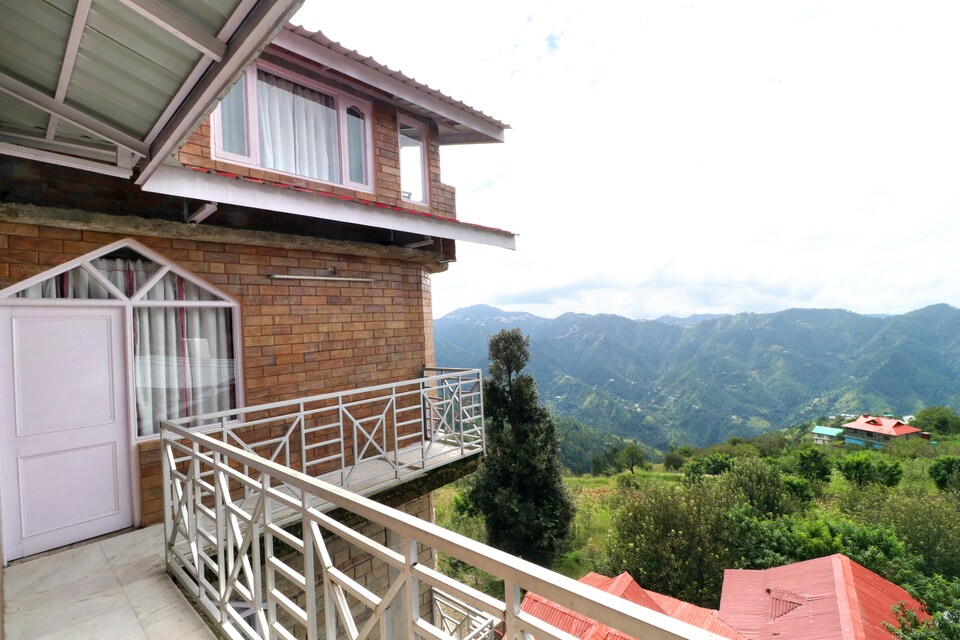 OYO Home 19012 Scenic Hill View 4BHK, Mashobra-Naldera, Shimla