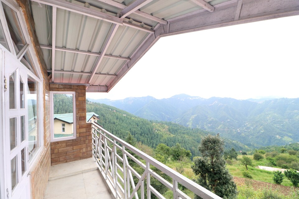 OYO Home 19012 Scenic Hill View 4BHK, Mashobra-Naldera, Shimla