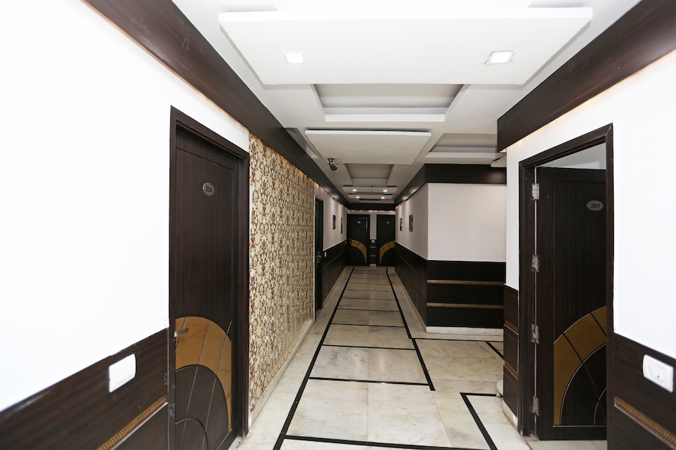 OYO 19029 Riya Palace, Corporate Complex, Agra