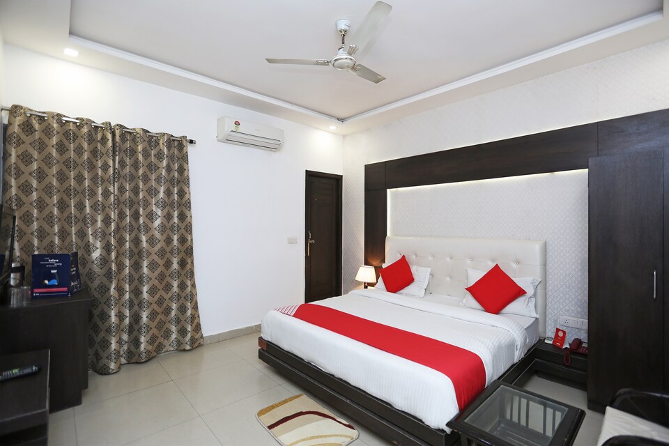 OYO 19029 Riya Palace, Corporate Complex, Agra