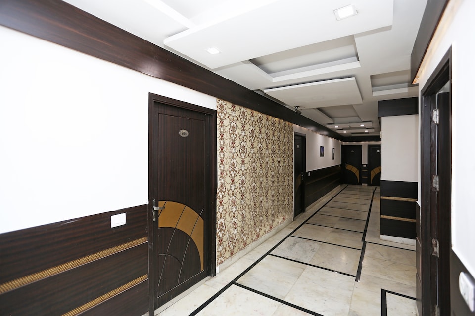 OYO 19029 Riya Palace, Corporate Complex, Agra