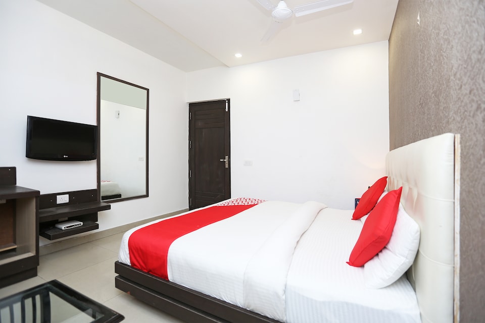 OYO 19029 Riya Palace, Corporate Complex, Agra