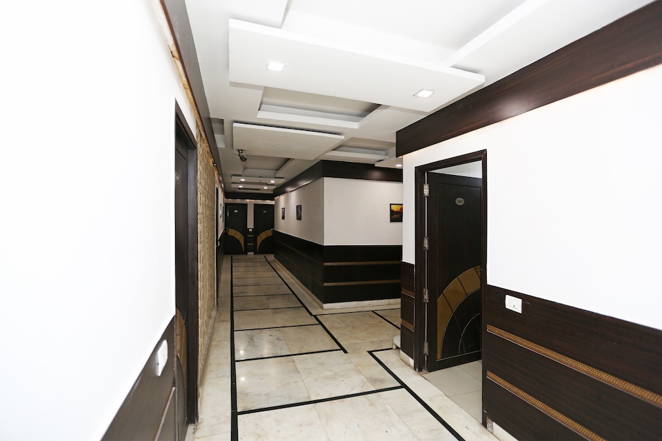 OYO 19029 Riya Palace, Corporate Complex, Agra