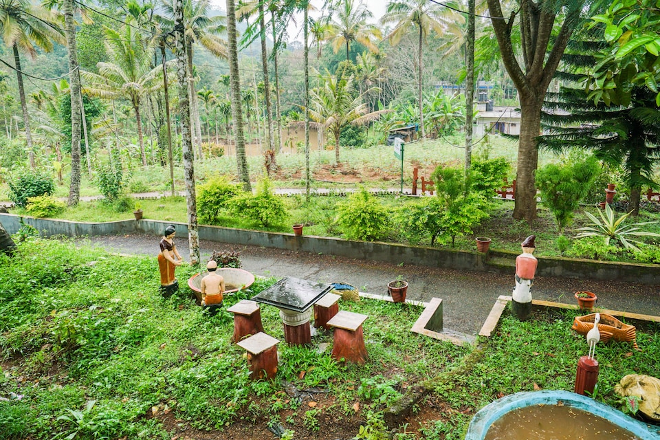OYO Home 19033 Puthooran's Holiday Inn, Marayoor Munnar, Munnar