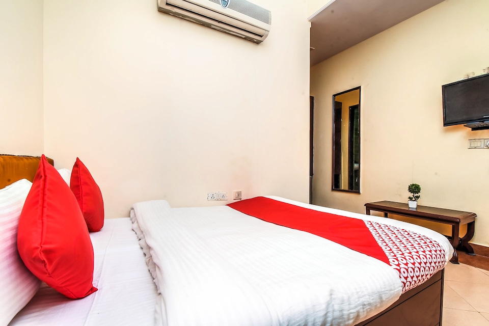 OYO 19118 Pavitri Guest House, Godowlia, Varanasi